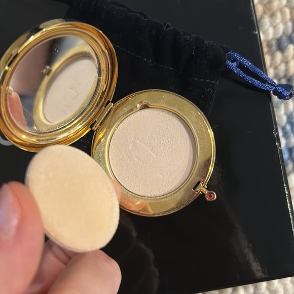 Estee Lauder vintage compact makeup mirror. Contains makeup, puff, and mirror! - Picture 3 of 4